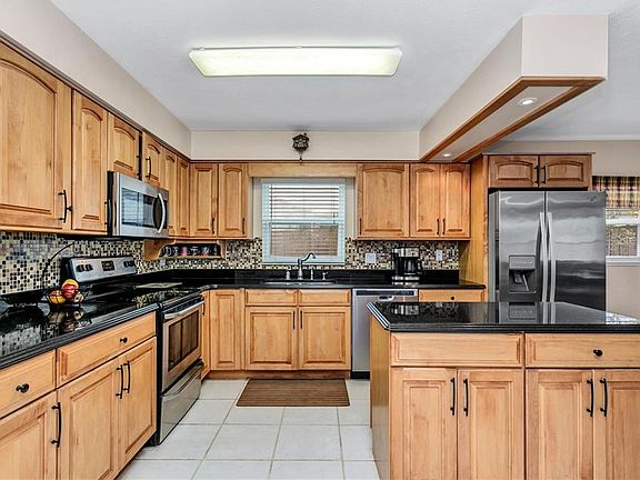 4th image of 7160 Citrus Ave