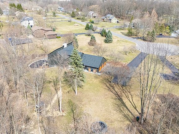 3rd image of 1012 Rabbit Ear Pass