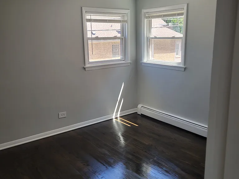 5712 W Montrose Ave #2D — Photo 2