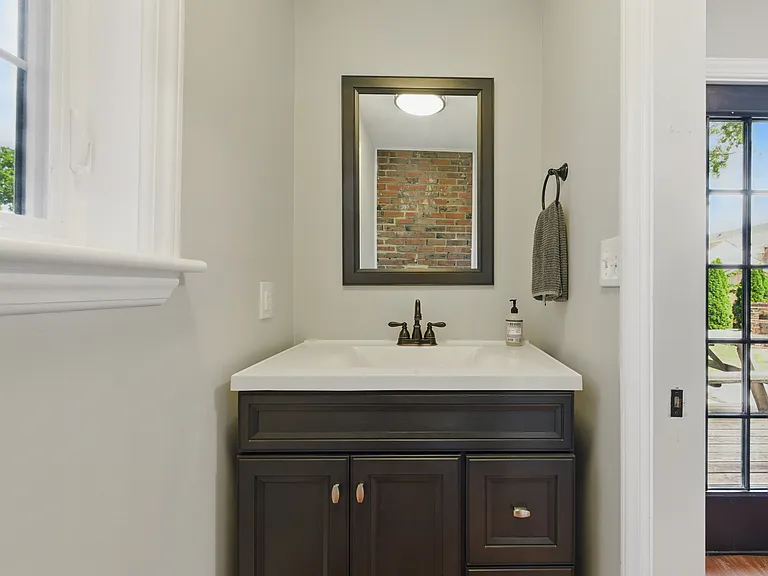 5010 Gosnold Ave — Photo 31