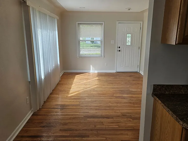 17301 Hanover Ave — Photo 3