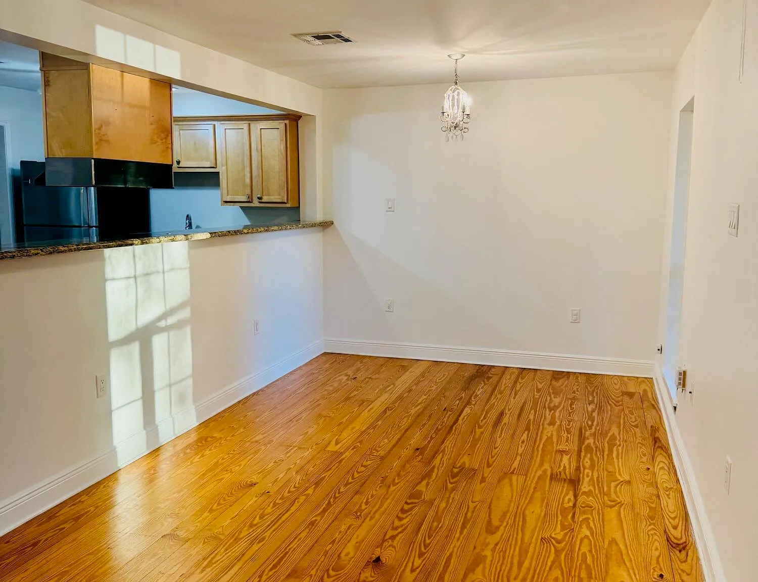 2 bed, 1.5 bath, 1000 sqft, $1,275 — Photo 2