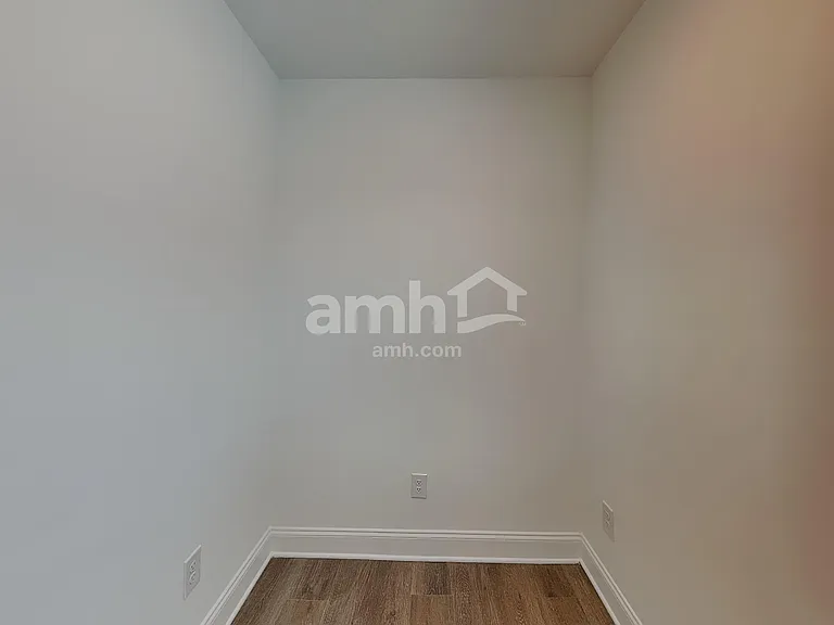 1207 Livengood Way — Photo 9