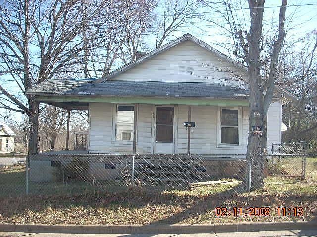 1st image of 615 Pine St