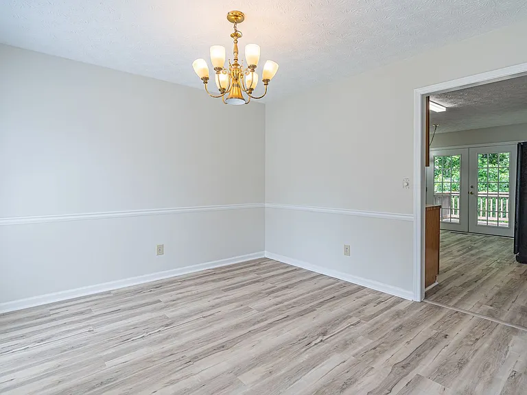 2402 Betsy Ct SW — Photo 7