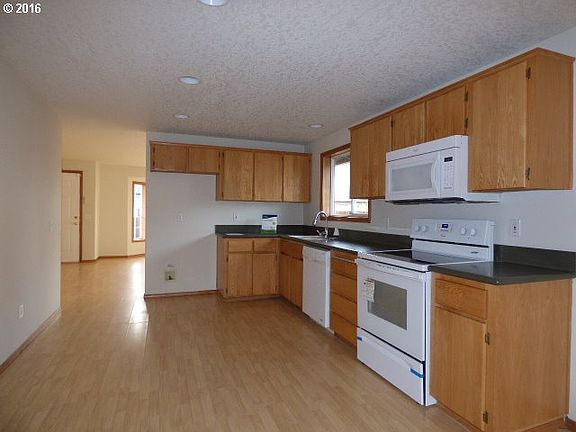 5th image of 815 SE 74th Ave