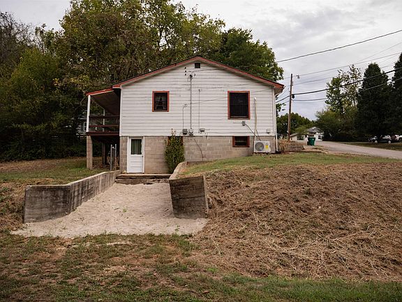 3rd image of 303 N 5th St