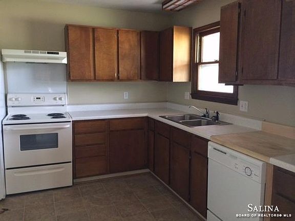 3rd image of 1100 Poplar St