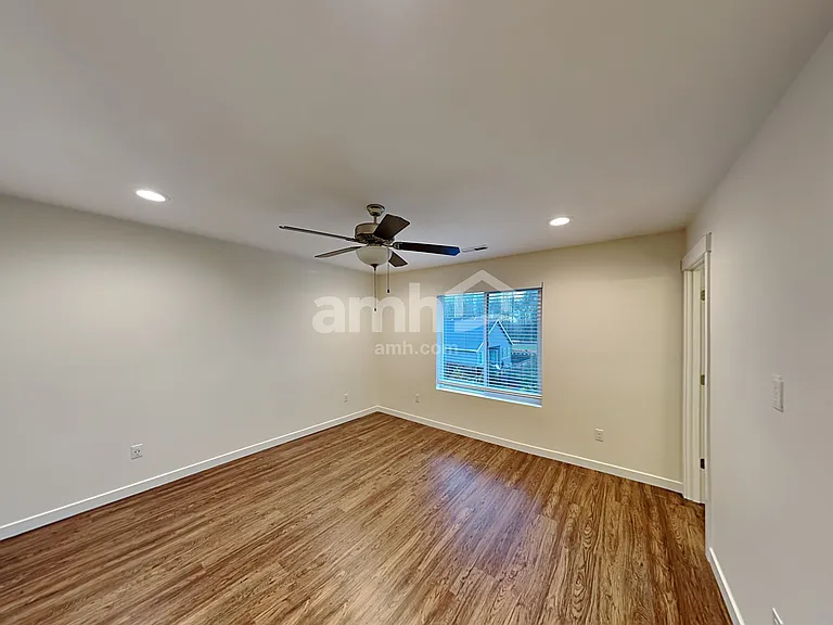 1318 NE 11th Ave — Photo 8