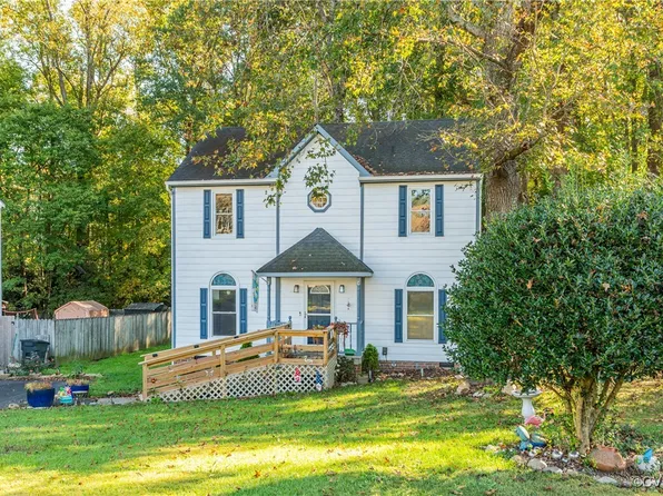 10105 Farm Field Ct, Chester, VA 23831