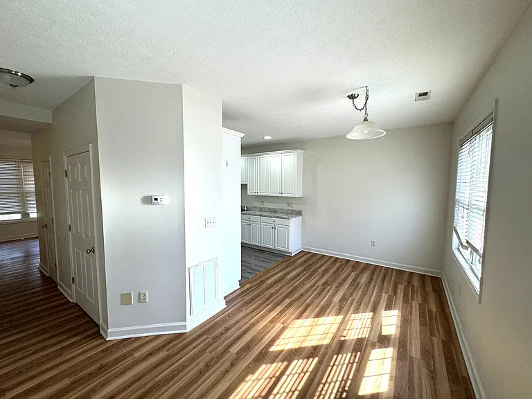 1432 Verdant Spring Ln — Photo 7