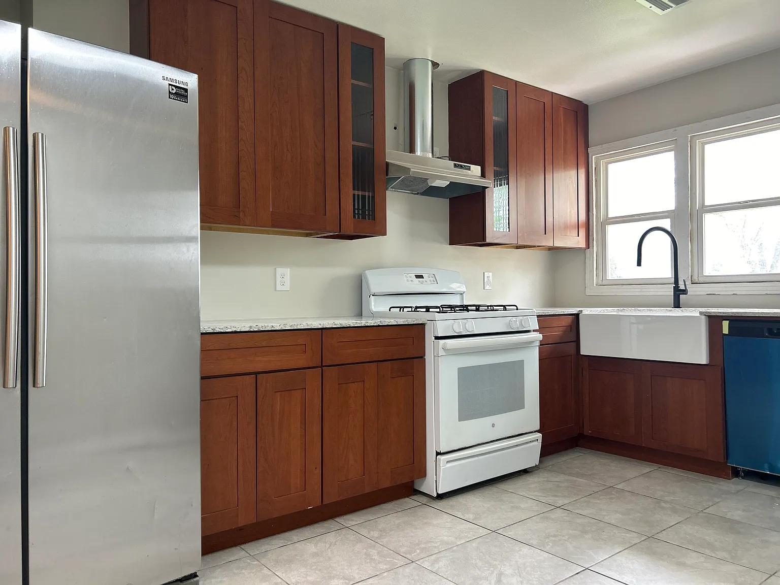 3 bed, 1150 sqft, $1,600 — Photo 2