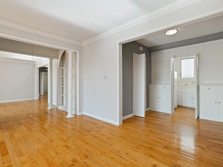 1323 N Olive Dr — Photo 21