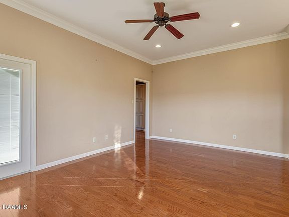 4th image of 101 Legend Creek Dr