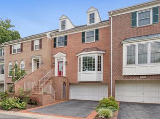 8942 Barrowgate Ct, Potomac, MD 20854