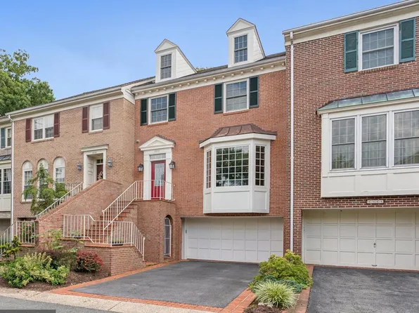 8942 Barrowgate Ct, Potomac, MD 20854