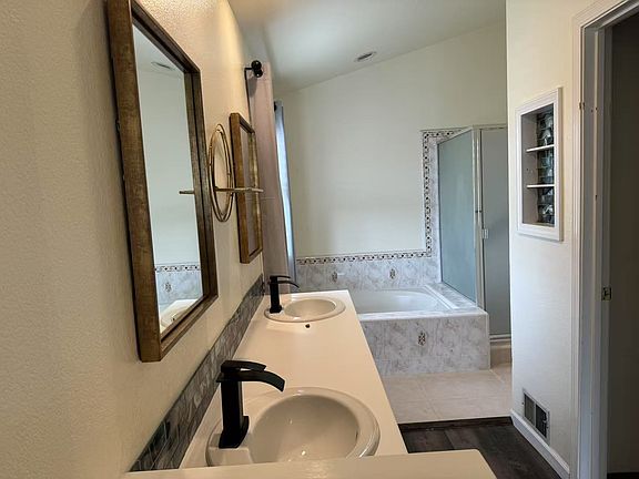 3rd image of 932 Spring Brook Ct