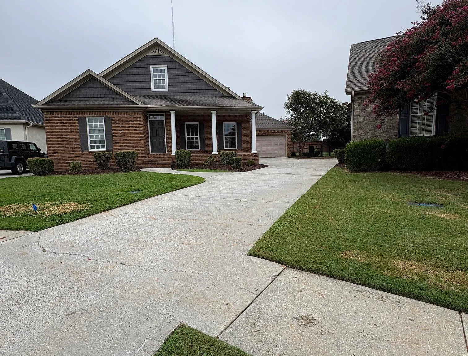 4 bed, 3.0 bath, 2740 sqft, $2,400 — Photo 2