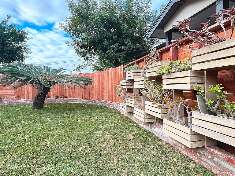 5627 Adele Ave — Photo 4
