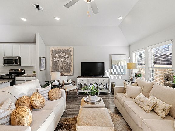 4th image of 3304 Macaw Rd