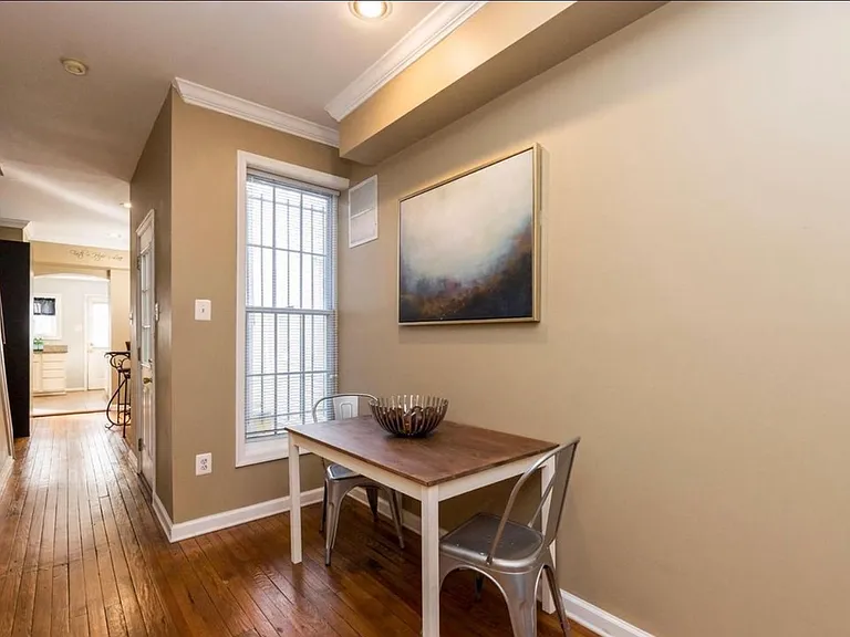 829 S Montford Ave — Photo 6