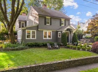 1052 Valley Rd, Fairfield, CT 06825