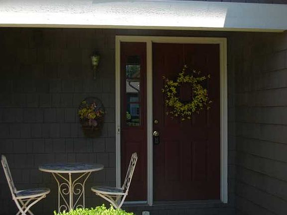 2nd image of 815 Cobblestone Dr