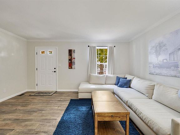 3rd image of 403 W Jefferson Ave