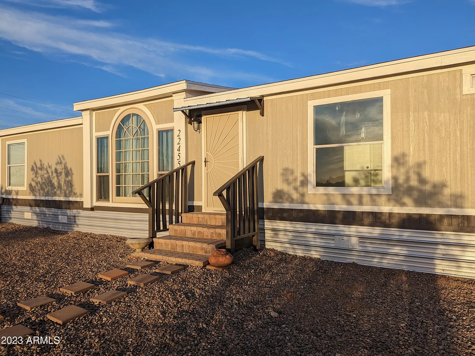 3 bed, 2.0 bath, 1905 sqft, $2,500 — Photo 2