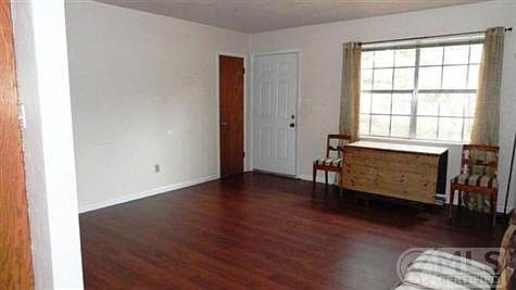 3rd image of 819 Greenleaf Dr #3