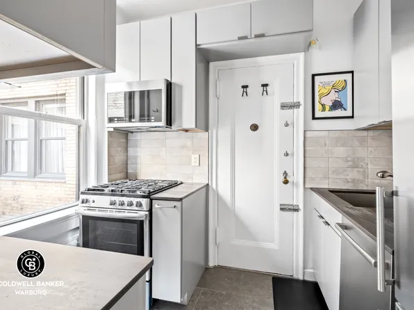 425 East 51st Street 5G image 2 of 9