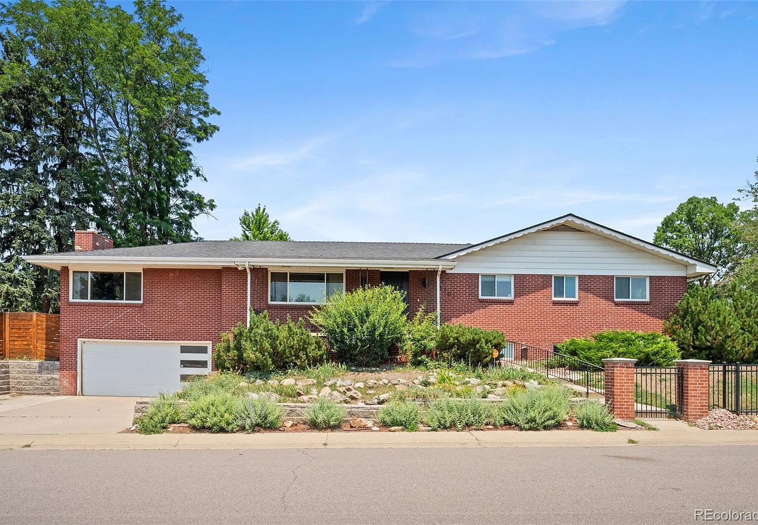 4 bed, 3.0 bath, 2883 sqft, $4,295 — Photo 2