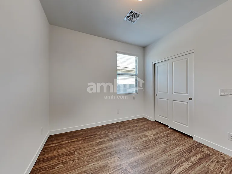4214 S 105th Dr — Photo 16