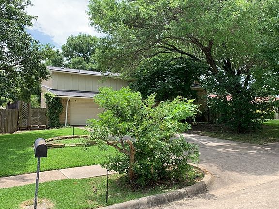 3rd image of 1812 Linda Ln