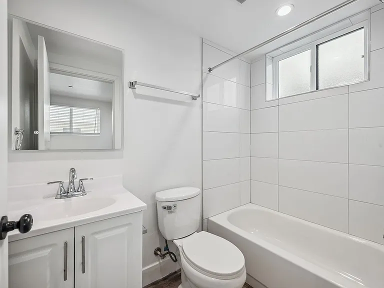 Leo P 3437 S Catalina St — Photo 16