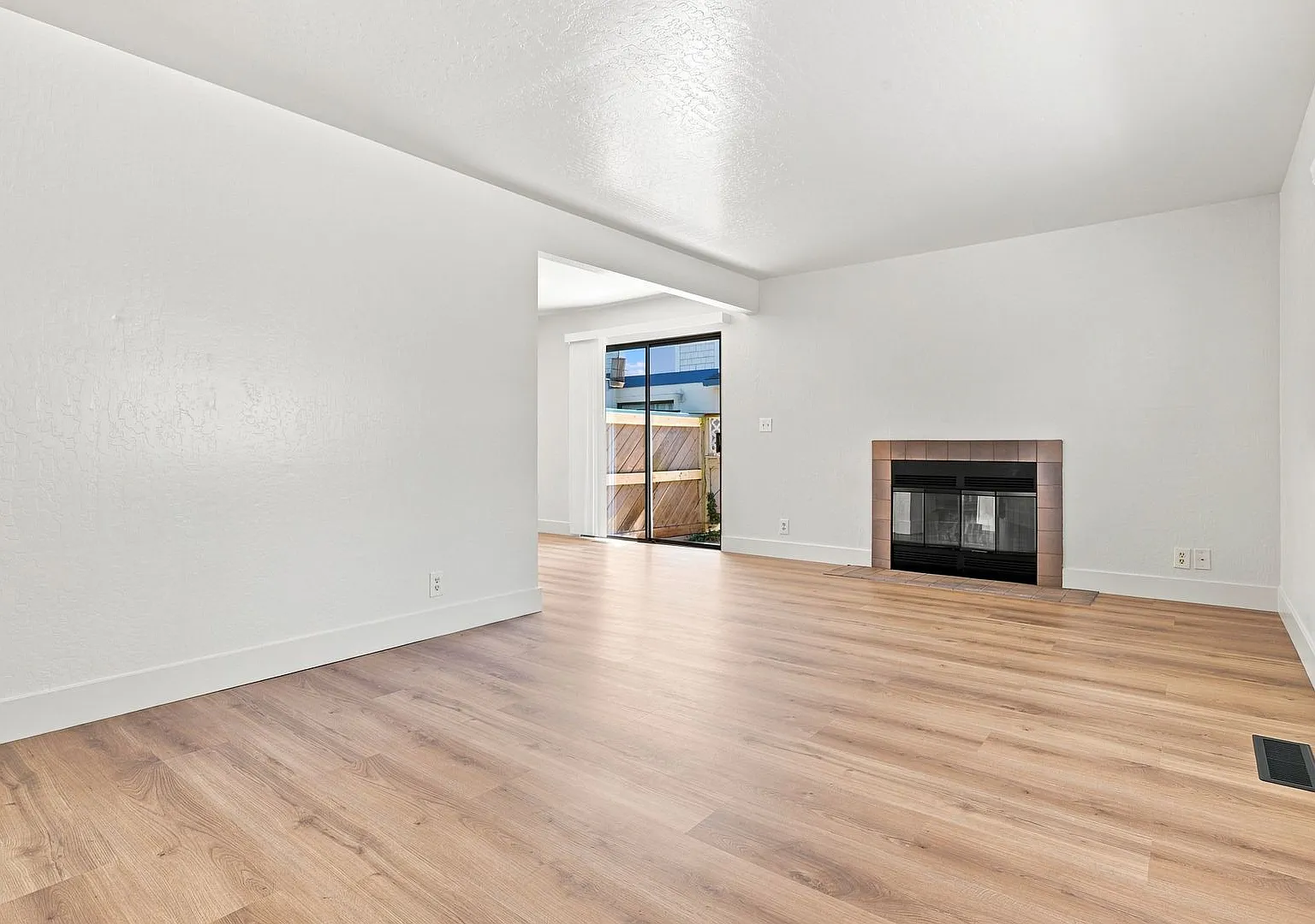 Updated Single Story Condominium — Photo 2