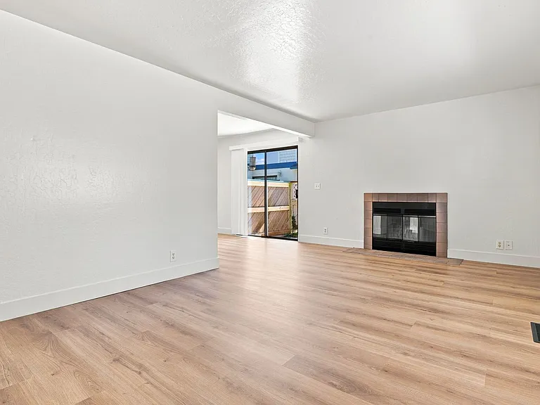 224A Green Meadow Dr — Photo 2