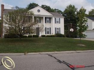 1944 N Fairview Ln, Rochester Hills, MI 48306