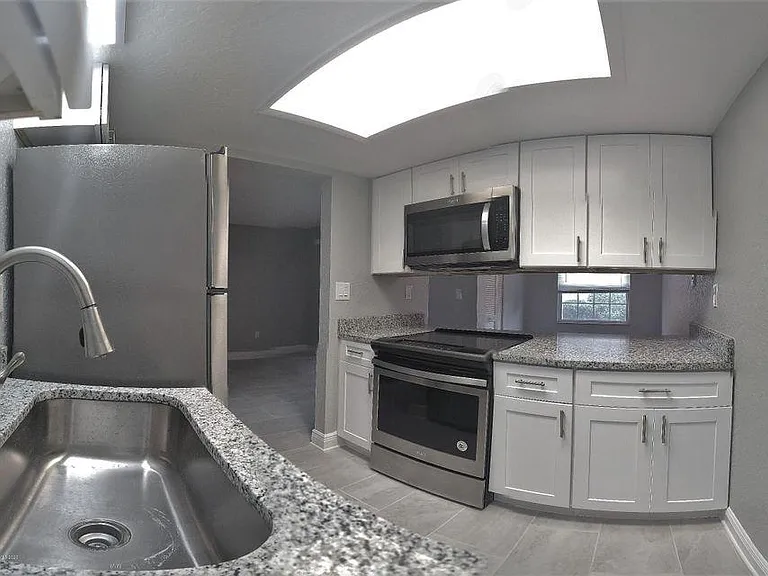 133 Bristol Ct — Photo 6