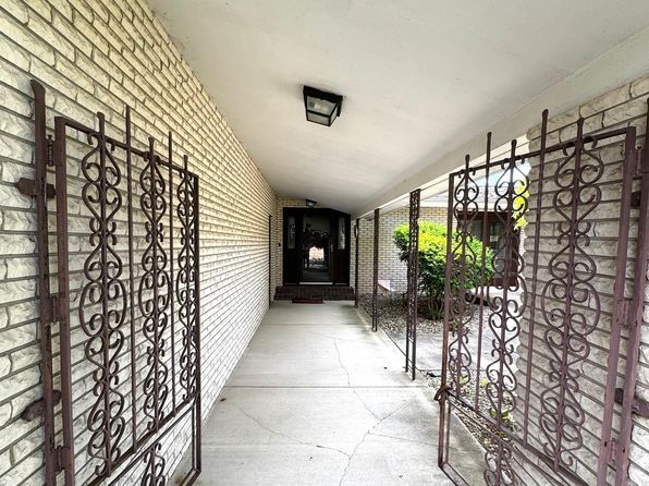 10059 Quince Rd, Plymouth, IN 46563