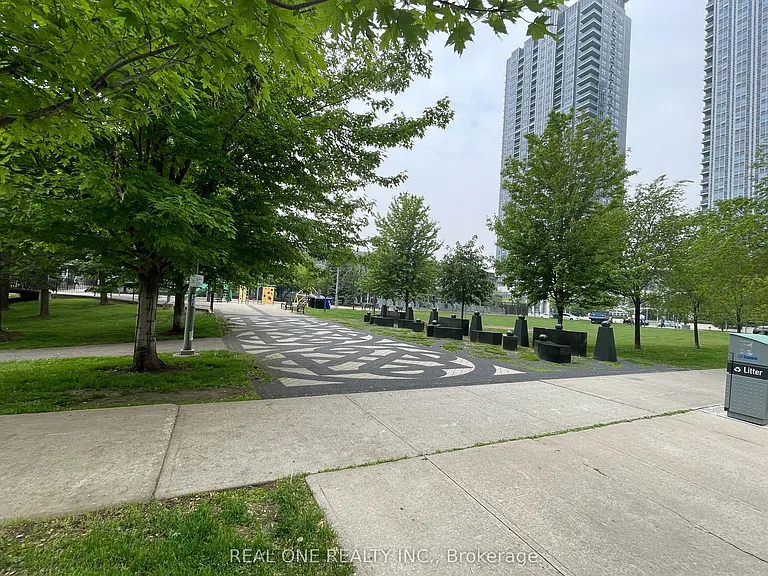 181 Village Green Sq #1912 — Photo 3
