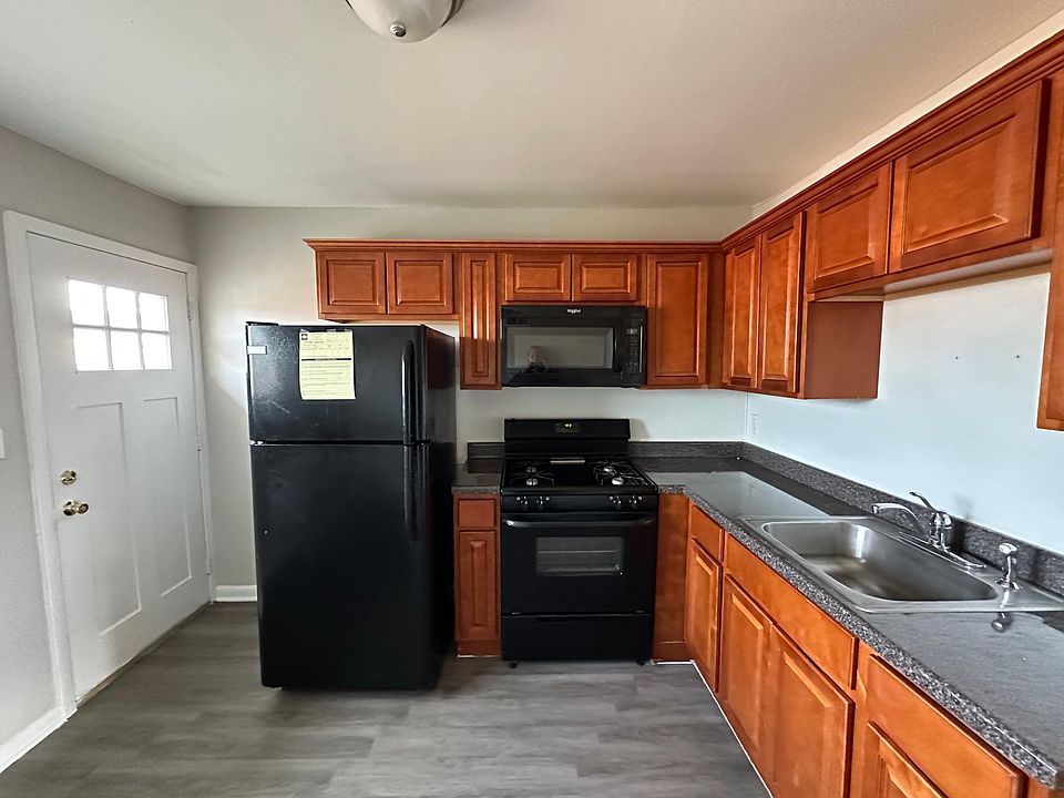 1st image of 223 Fairfield St #2B