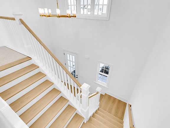 5th image of 8213 Ashbury Ct