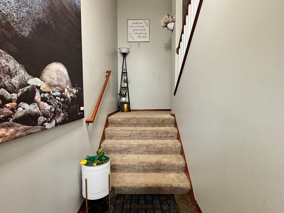 Front Entrance Staircase