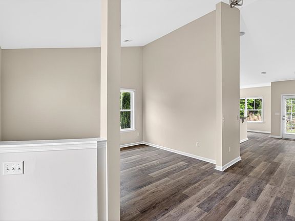 3rd image of 368 Yukon Dr