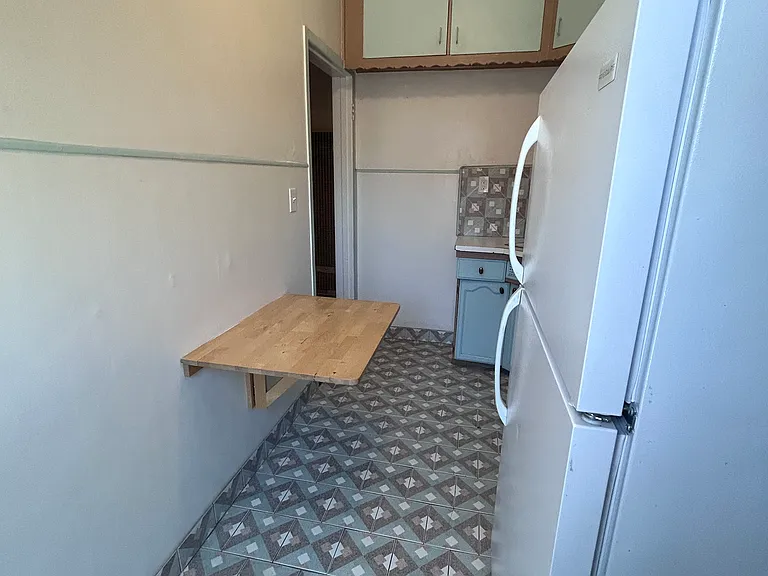 1570 Hazelwood Ave #1570 — Photo 6