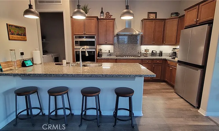 82 Burgundy — Photo 4