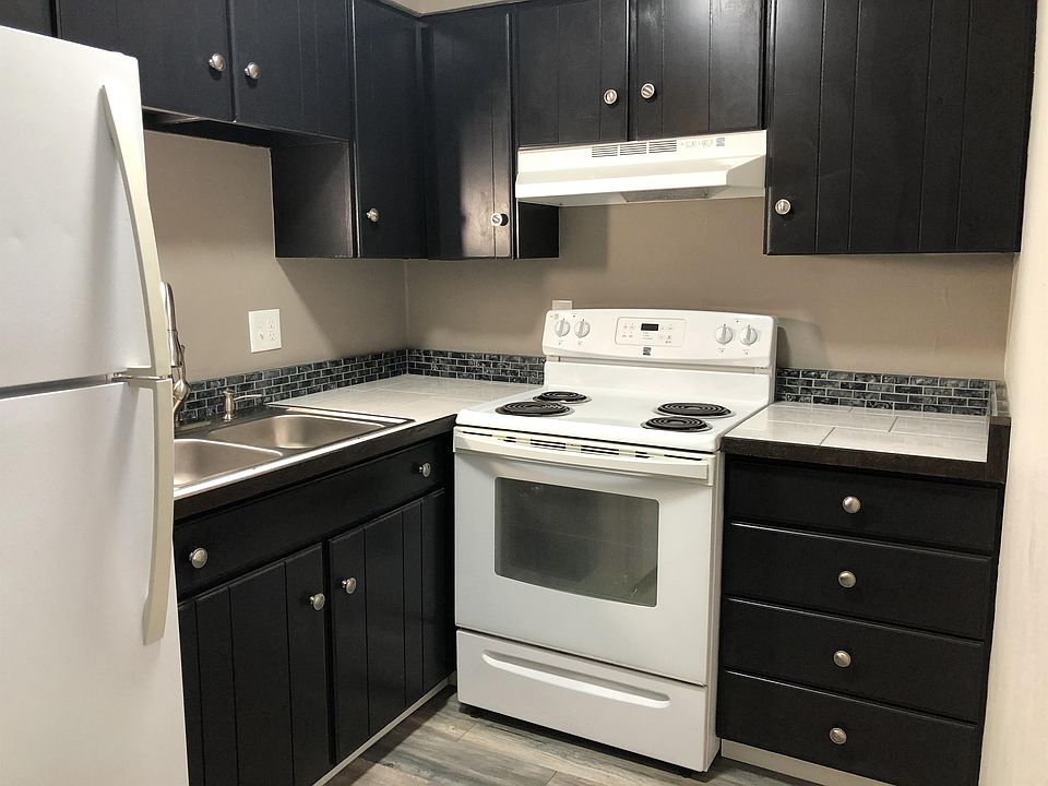 1st image of 426 Main St Suite B