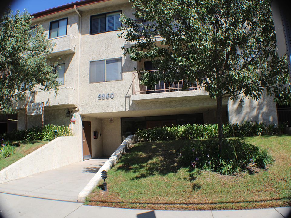 1st image of 9960 Owensmouth Ave