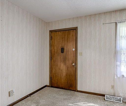 3rd image of 6709 E 98th St